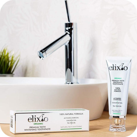 Aufhellende Zahnpasta auf Aktivkohlebasis - Elixio Cosmetics